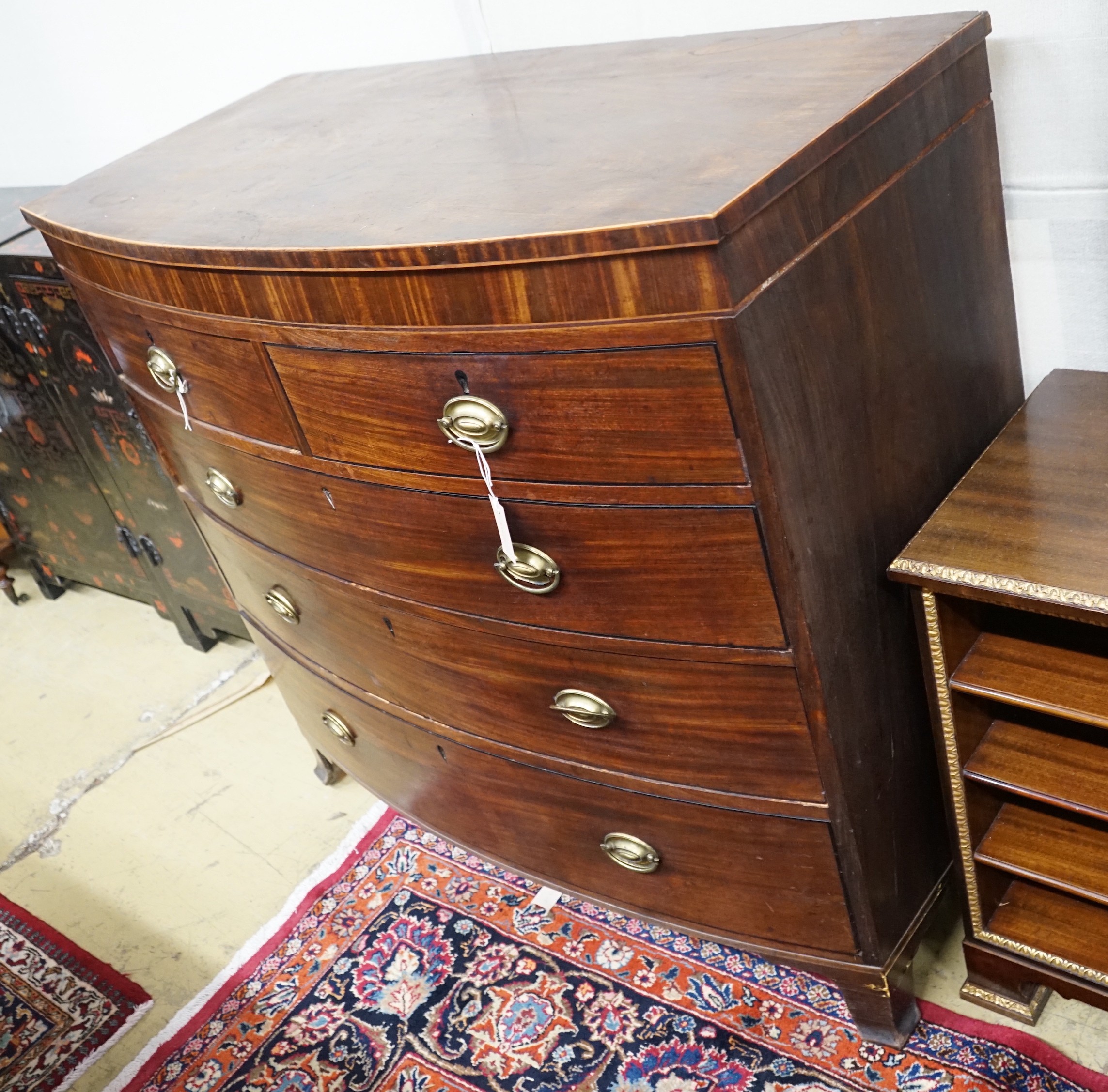 A Regency mahogany bow front chest of drawers, width 116cm, depth 59cm, height 109cm